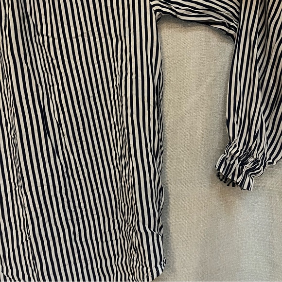 Black & White business casual blouse monochromatic striped, Medium - Picture 5 of 7